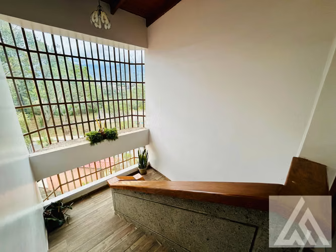 Oportunidad Única de Inversión, Hermoso Edificio de 3 Pisos en Venta, Sabana Sur, San José. - Imagen 9