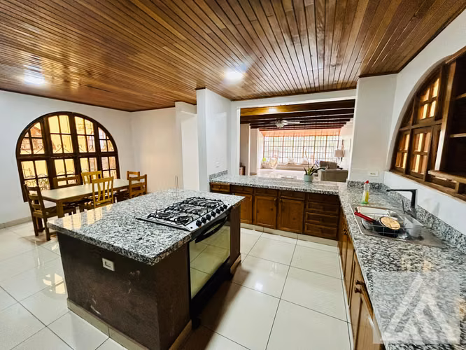 Oportunidad Única de Inversión, Hermoso Edificio de 3 Pisos en Venta, Sabana Sur, San José. - Imagen 16