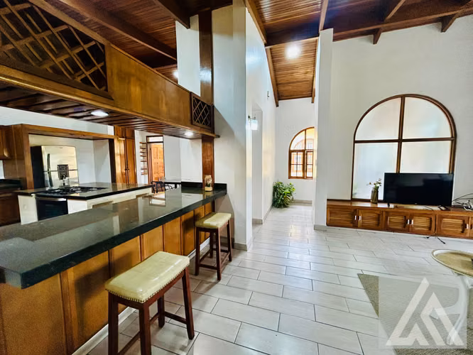 Oportunidad Única de Inversión, Hermoso Edificio de 3 Pisos en Venta, Sabana Sur, San José. - Imagen 3