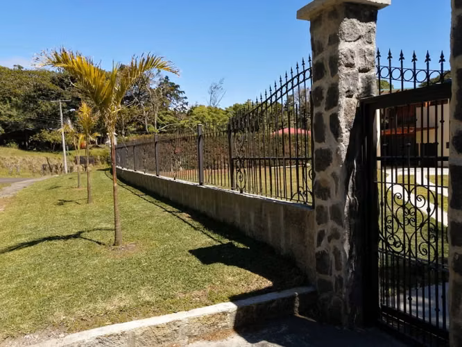 Venta de Casa de Lujo en San Rafael de Heredia