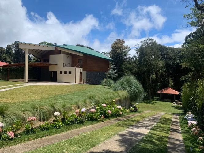 Venta de Casa de Lujo en San Rafael de Heredia