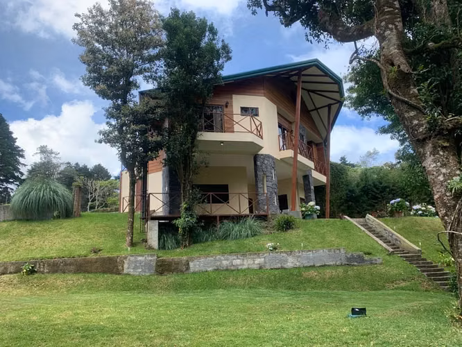 Venta de Casa de Lujo en San Rafael de Heredia