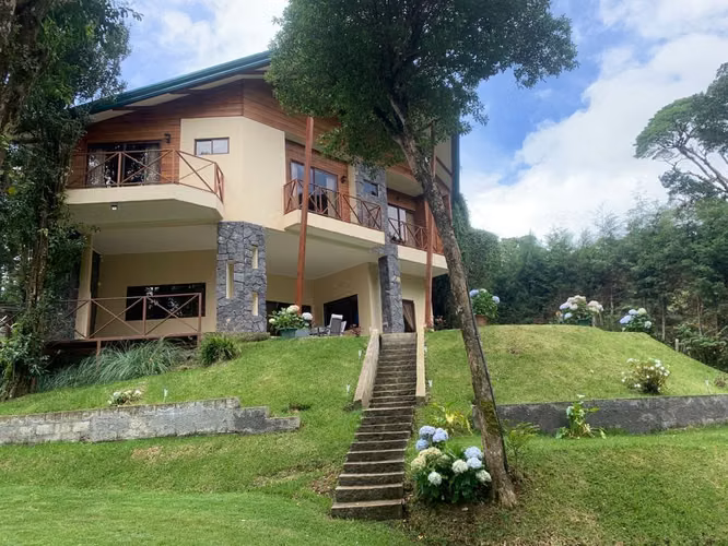 Venta de Casa de Lujo en San Rafael de Heredia