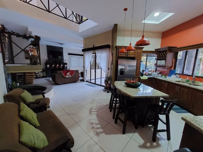 Venta de Casa de Lujo en San Rafael de Heredia