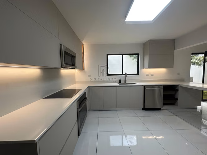 Casa Remodelada en Balcones de la Ribera | 4 Hab | 3.5 Baños | Lote Amplio | $365.000 - Imagen 4