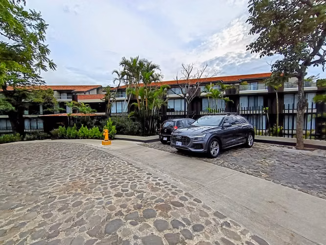 BBE-Liv, S. Ana centro, full amueblado, bello-lujoso-amplio 65 m2, 1 hab, 1.5 baños, terraza-patio. - Imagen 1