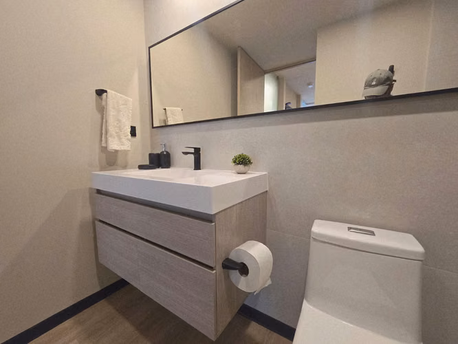 BBE-Liv, S. Ana centro, full amueblado, bello-lujoso-amplio 65 m2, 1 hab, 1.5 baños, terraza-patio. - Imagen 14