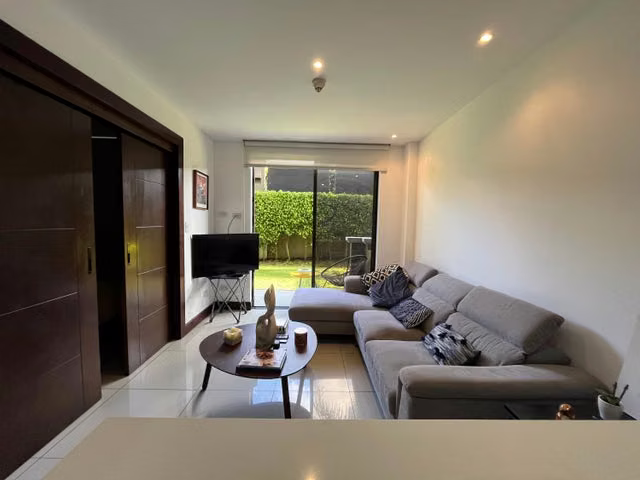 Oferta! Montesol, amueblado, hermoso-fino-como nuevo, 1 hab, A/C, 1.5 baños, terraza, patio. - Imagen 7