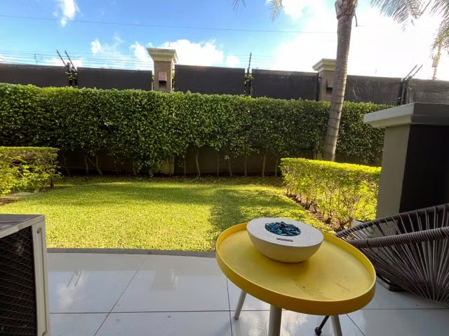 Oferta! Montesol, amueblado, hermoso-fino-como nuevo, 1 hab, A/C, 1.5 baños, terraza, patio. - Imagen 9
