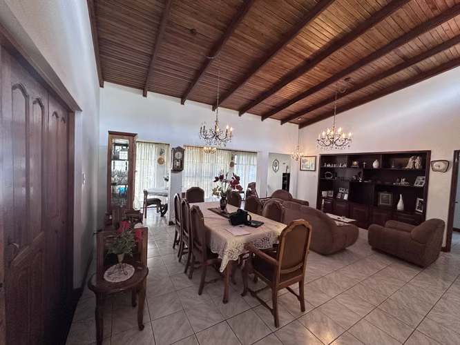 Venta de Casa Esquinera en Venta | Barrio Geroma, San José