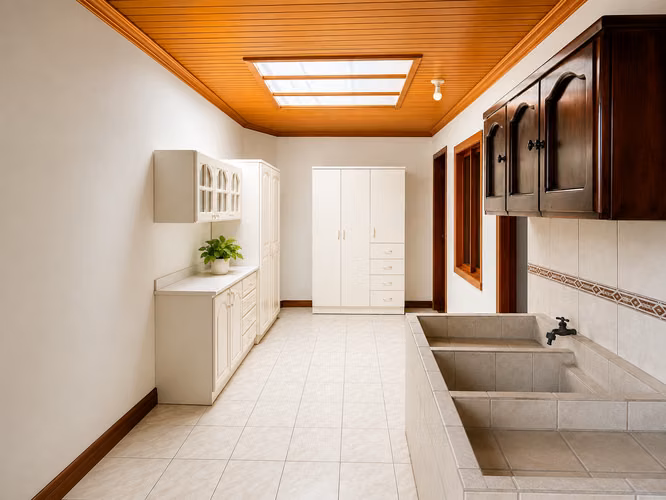 Venta de Casa Esquinera en Venta | Barrio Geroma, San José