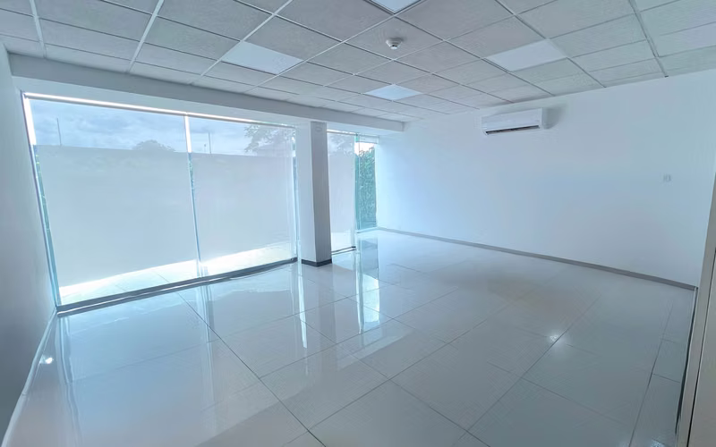 Office space for rent 34 m² in Santa Ana with access to Route 27