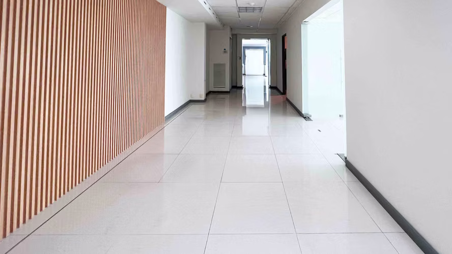 Alquiler Oficina Ejecutiva de 101 m² en Santa Ana con acceso a Ruta 27