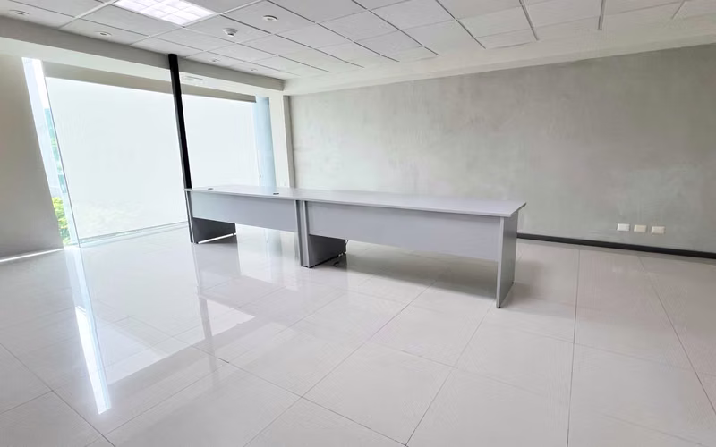 Alquiler Oficina Ejecutiva de 101 m² en Santa Ana con acceso a Ruta 27