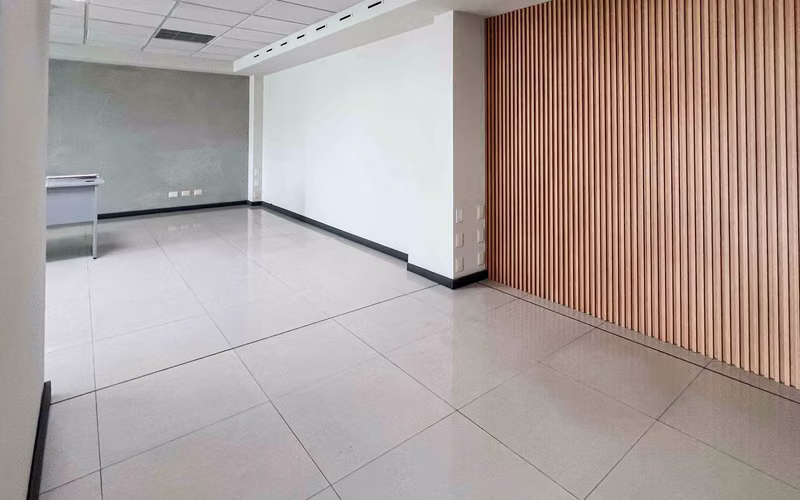 Alquiler Oficina Ejecutiva de 101 m² en Santa Ana con acceso a Ruta 27