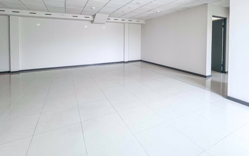 Alquiler Oficina de 106 m² en Santa Ana con acceso a Ruta 27
