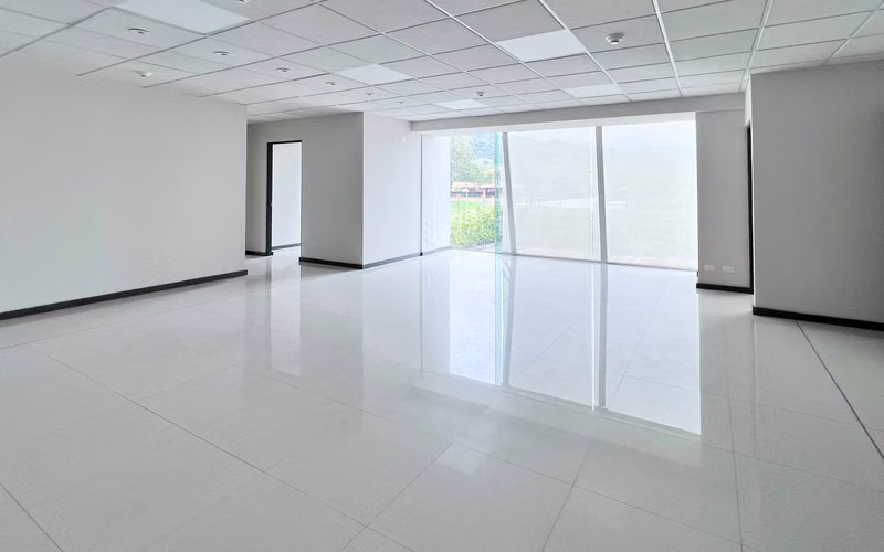 Office for rent of 106 m² in Santa Ana with access to Route 27