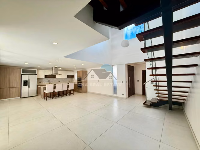 Casa contemporánea de 3 niveles en Santa Ana | Venta o alquiler - Imagen 2