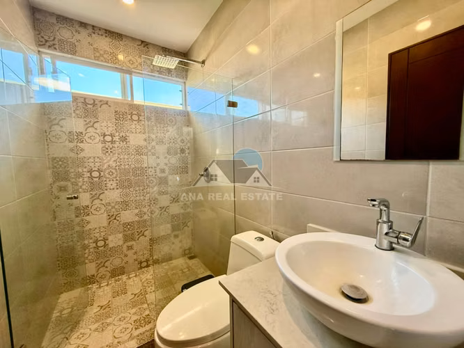 Casa contemporánea de 3 niveles en Santa Ana | Venta o alquiler - Imagen 8