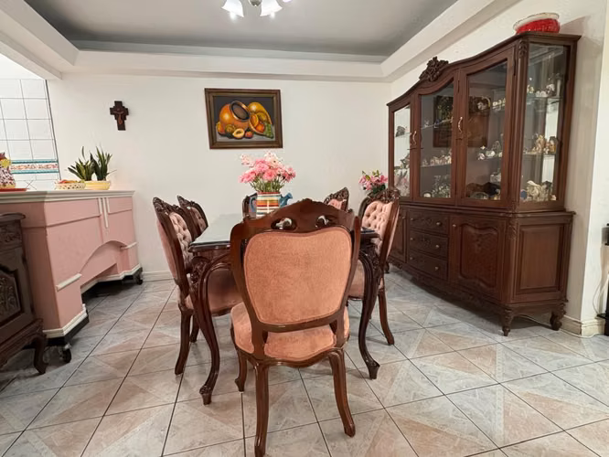 Casa Familiar en La Uruca | 5 Habitaciones  y 5 Baños Completos