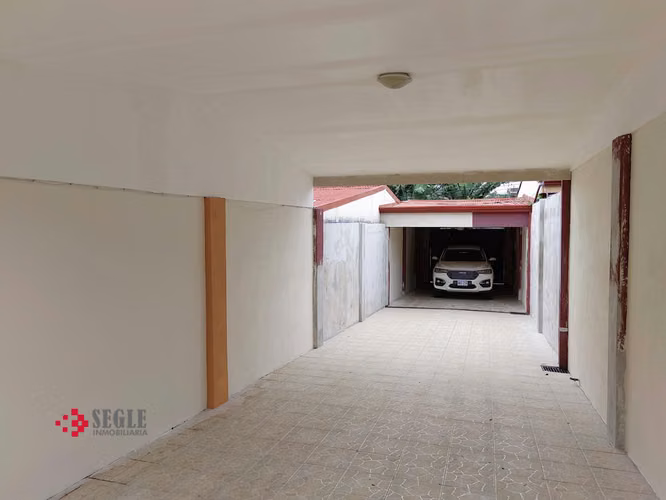 Casa de una planta con uso mixto, Santa Barbara de Heredia. - Imagen 2