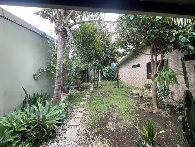 Hermosa casa de 3 habitacions con amplio jardin en La Giralda, Alajuela, Alajuela