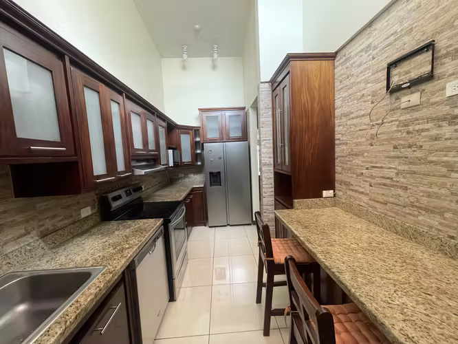 Hermosa casa de 3 habitacions con amplio jardin en La Giralda, Alajuela, Alajuela - Imagen 5