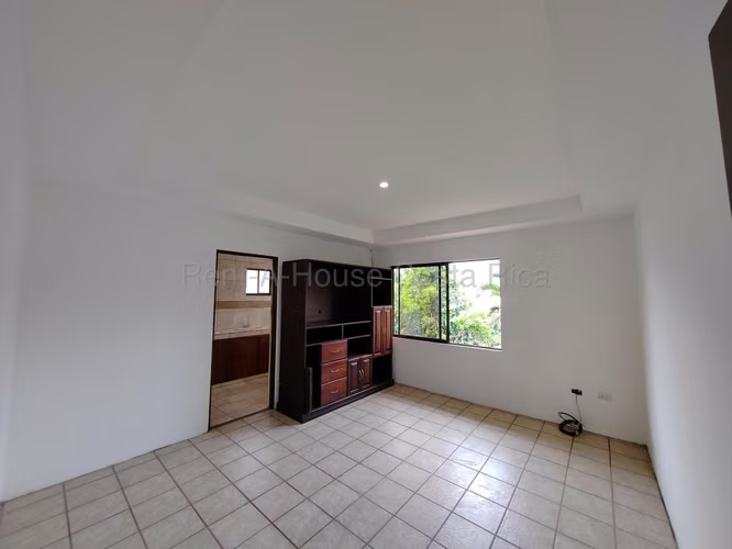 Más que una casa, el hogar de su familia en Santa Ana