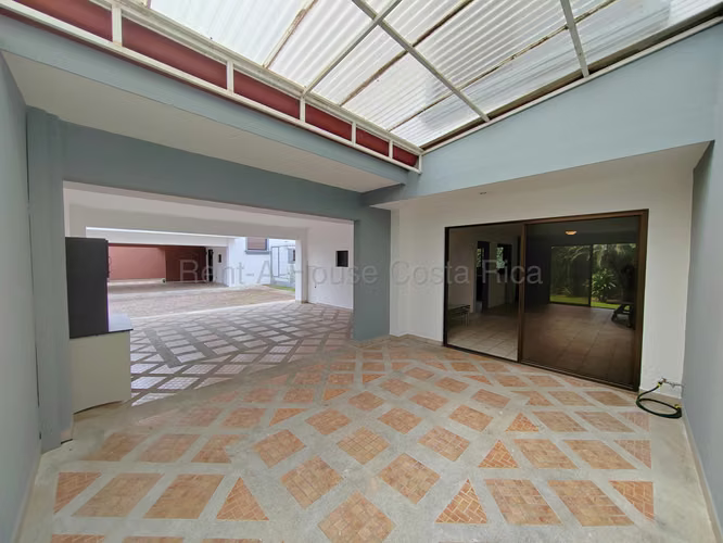 Más que una casa, el hogar de su familia en Santa Ana