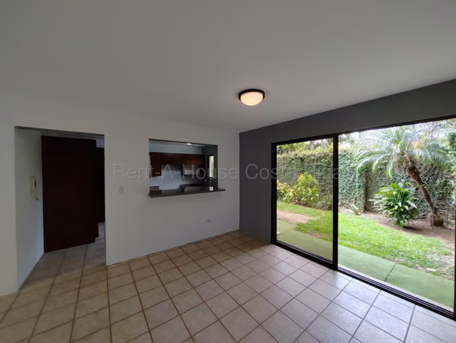 Más que una casa, el hogar de su familia en Santa Ana