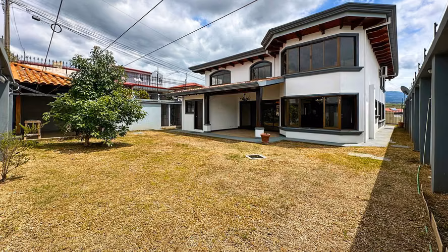 OPORTUNIDAD ÚNICA CASA DE LUJO CON | AVALÚO $640.000 | HOY $475.000, GRECIA (FAU)