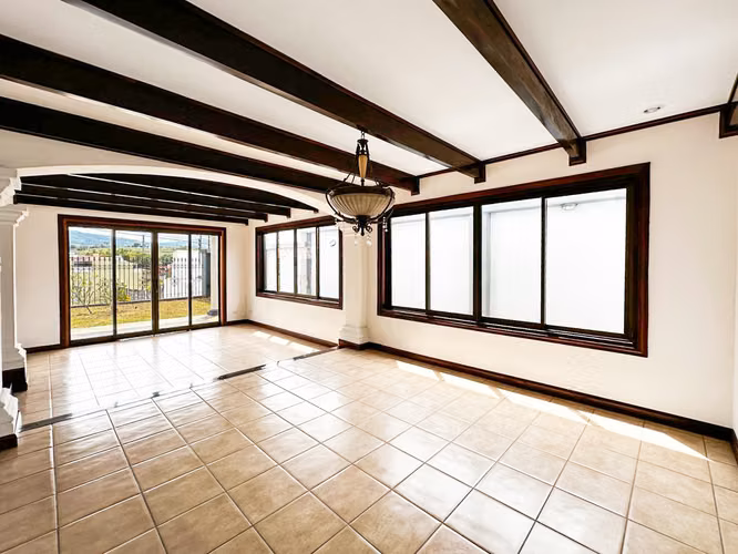 OPORTUNIDAD ÚNICA CASA DE LUJO CON | AVALÚO $640.000 | HOY $475.000, GRECIA (FAU)