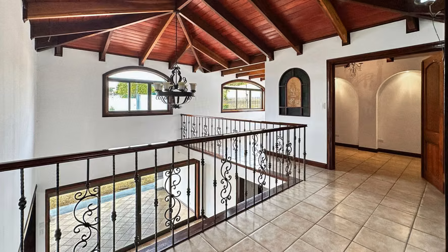 OPORTUNIDAD ÚNICA CASA DE LUJO CON | AVALÚO $640.000 | HOY $475.000, GRECIA (FAU)