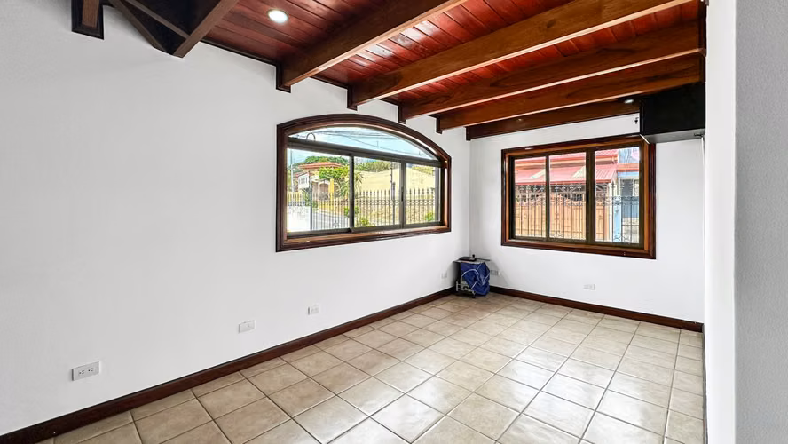 OPORTUNIDAD ÚNICA CASA DE LUJO CON | AVALÚO $640.000 | HOY $475.000, GRECIA (FAU)