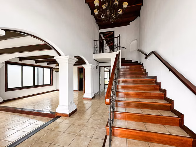 OPORTUNIDAD ÚNICA CASA DE LUJO CON | AVALÚO $640.000 | HOY $475.000, GRECIA (FAU)