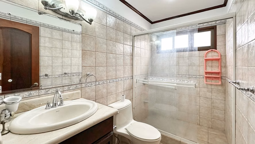 OPORTUNIDAD ÚNICA CASA DE LUJO CON | AVALÚO $640.000 | HOY $475.000, GRECIA (FAU)