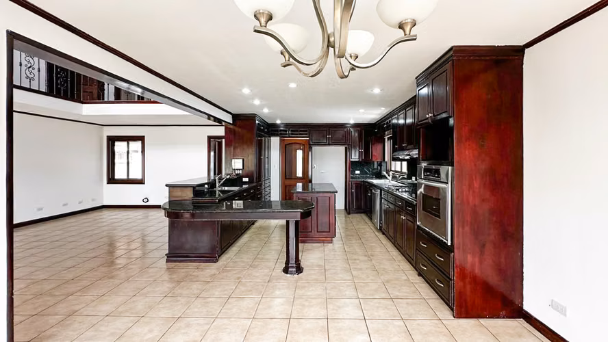 OPORTUNIDAD ÚNICA CASA DE LUJO CON | AVALÚO $640.000 | HOY $475.000, GRECIA (FAU)