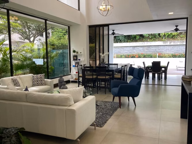 EXCLUSIVA RESIDENCIA EN POZOS DE SANTA ANA