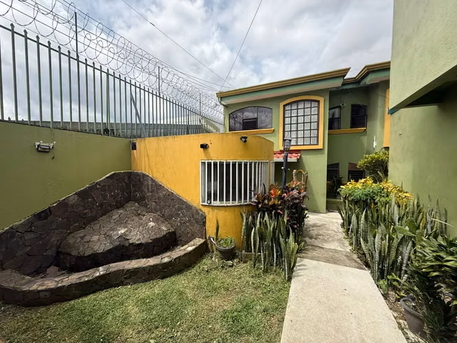 Venta Propiedad de Inversión con 3 Apartamentos Independientes en Moravia 23839 - Imagen 2