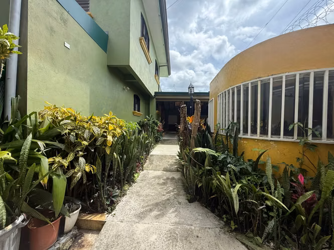 Venta Propiedad de Inversión con 3 Apartamentos Independientes en Moravia 23839 - Imagen 3