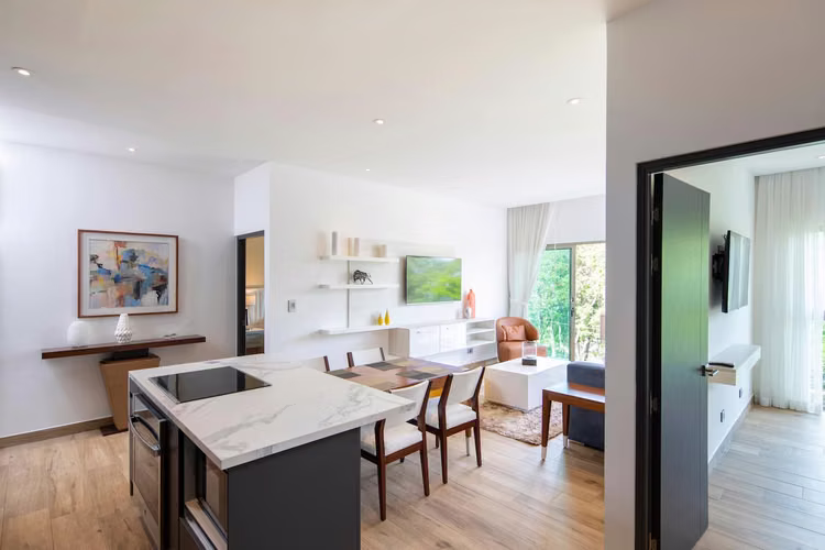 Alquiler con Lujo, Diseño y Ubicación en Rohrmoser | 2 Hab | 2 Parqueos | Amueblado - Imagen 6