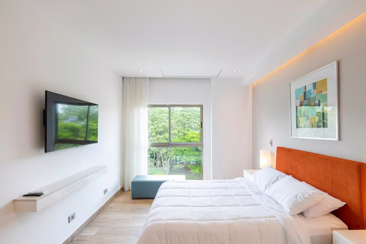 Alquiler con Lujo, Diseño y Ubicación en Rohrmoser | 2 Hab | 2 Parqueos | Amueblado - Imagen 11