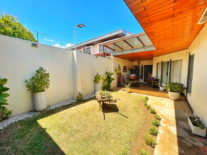 CASA DE UNA PLANTA EN ROHRMOSER CON USO DE SUELO MIXTO! P604 - Imagen 8