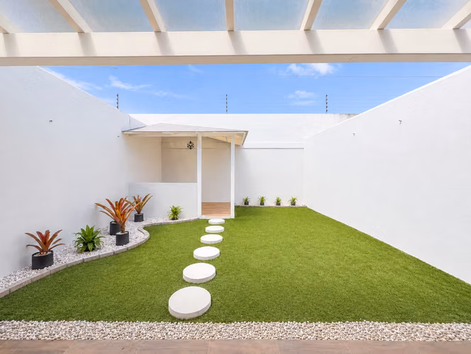 Condominio Rio Palma, gran patio, terraza, 4 parqueos y mezzanine - Imagen 2