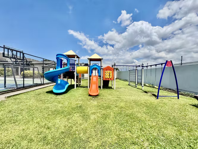 Condominio Rio Palma, gran patio, terraza, 4 parqueos y mezzanine - Imagen 17