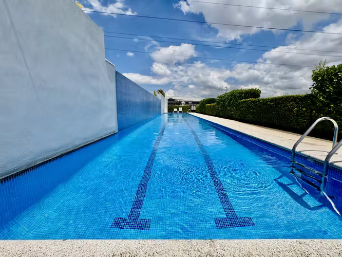 Condominio Rio Palma, gran patio, terraza, 4 parqueos y mezzanine - Imagen 3