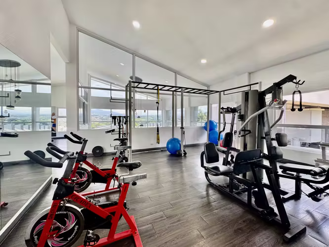 Condominio Rio Palma, gran patio, terraza, 4 parqueos y mezzanine - Imagen 4