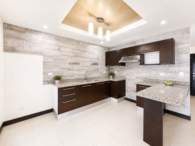 Condominio Rio Palma, gran patio, terraza, 4 parqueos y mezzanine - Imagen 14