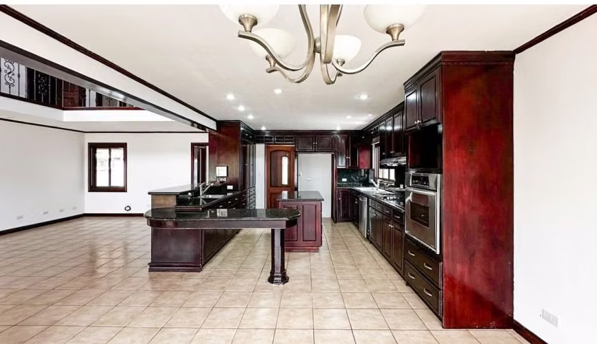 Se vende espectacular casa en Grecia -Alajuela - Imagen 7