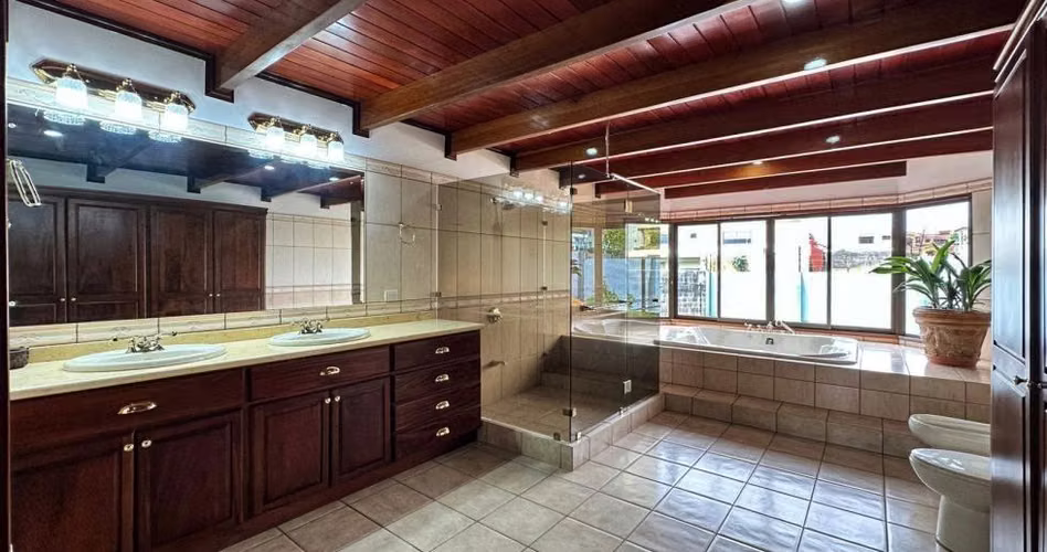 Se vende espectacular casa en Grecia -Alajuela - Imagen 16
